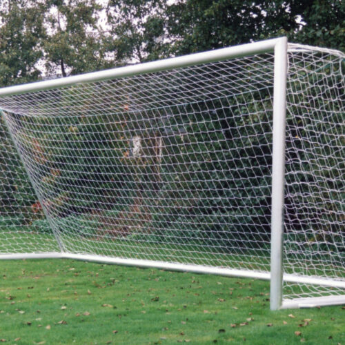 Verplaatsbaar voetbaldoel VD90 20 Voetbaldoelen model VD90. Afgebeeld in de uitvoering met geprofileerd rond profiel 118,5mm. Deze topkwaliteit voetbaldoelen zijn ook met een ovalen profiel leverbaar.